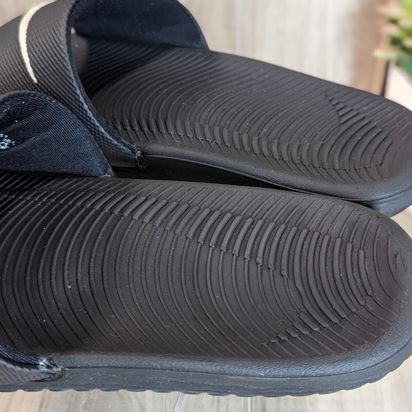 2017 Nike Junior Black White Kawa Slides Sandals Juniors size 6 - Picture 10 of 12